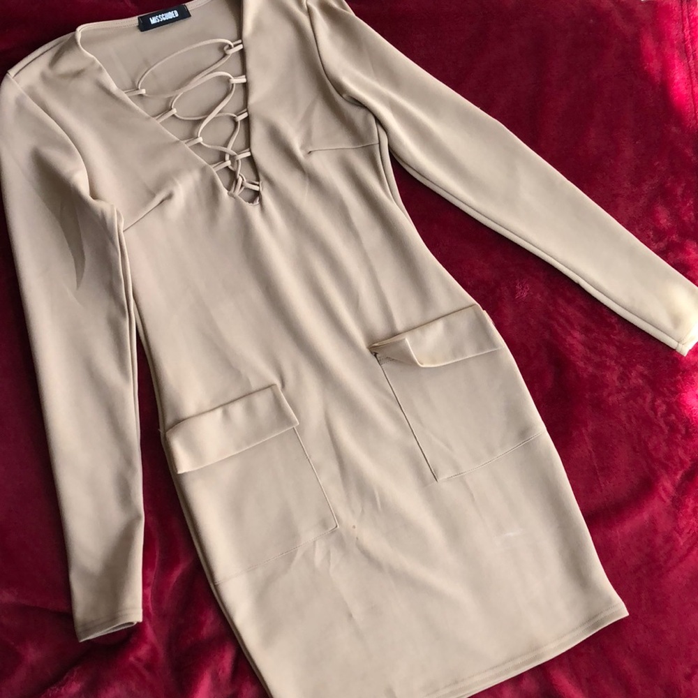 Beige body con dresss with pockets